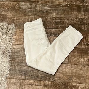 EUC Sz 4 Curve Appeal white jeans. See all measurements for fit.